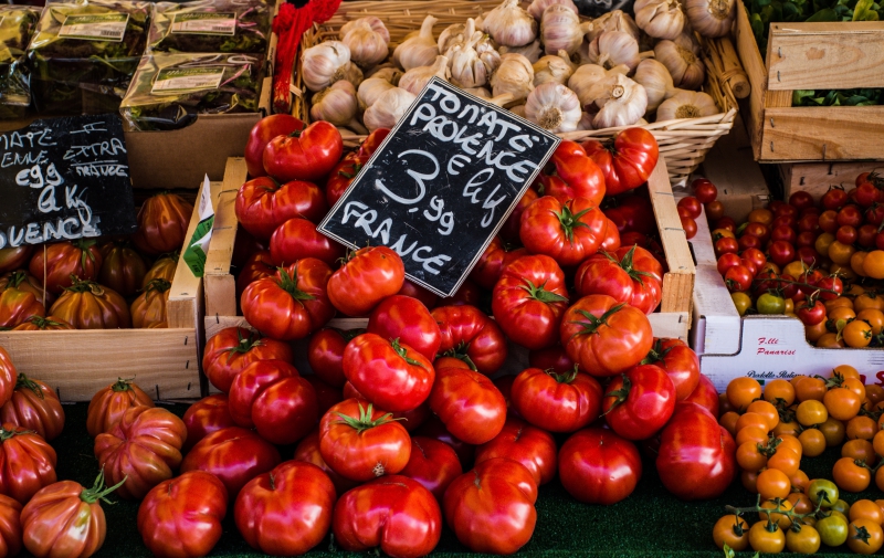 magasin-LE CASTELLET-min_tomatoes-4050245